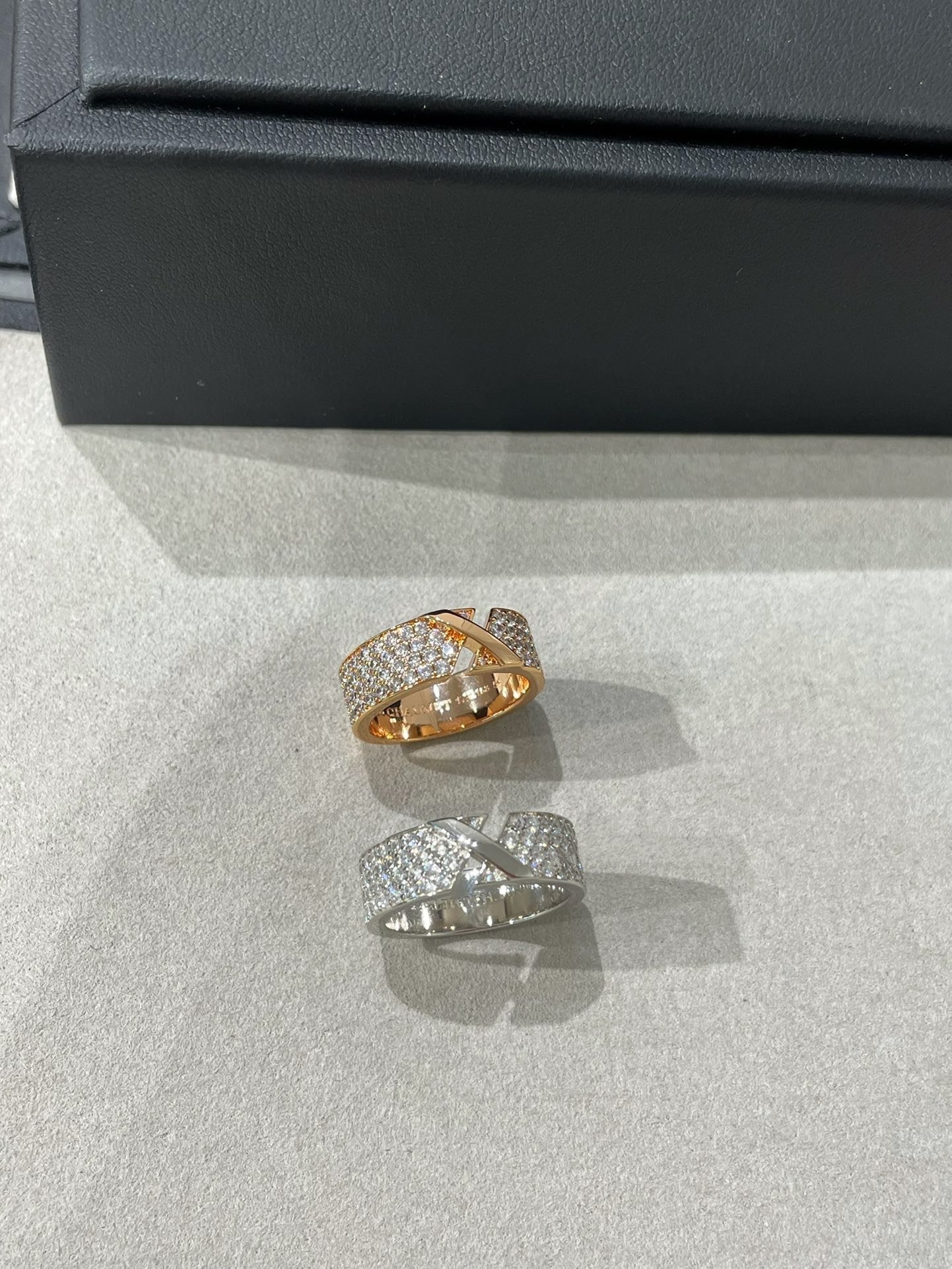 [Star Jewelry]LIENS EVIDENCE  DIAMOND PAVED RING