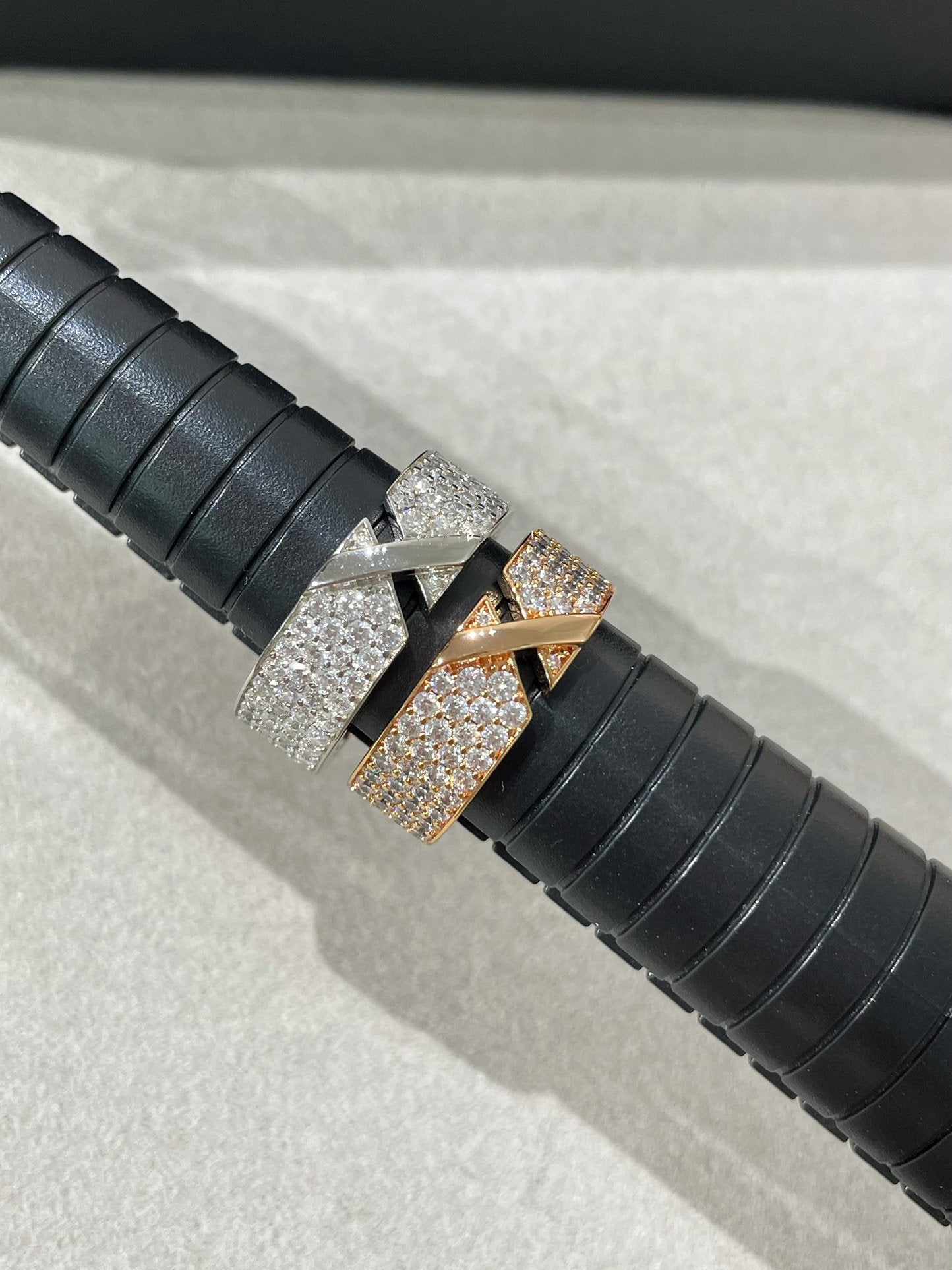 [Star Jewelry]LIENS EVIDENCE  DIAMOND PAVED RING