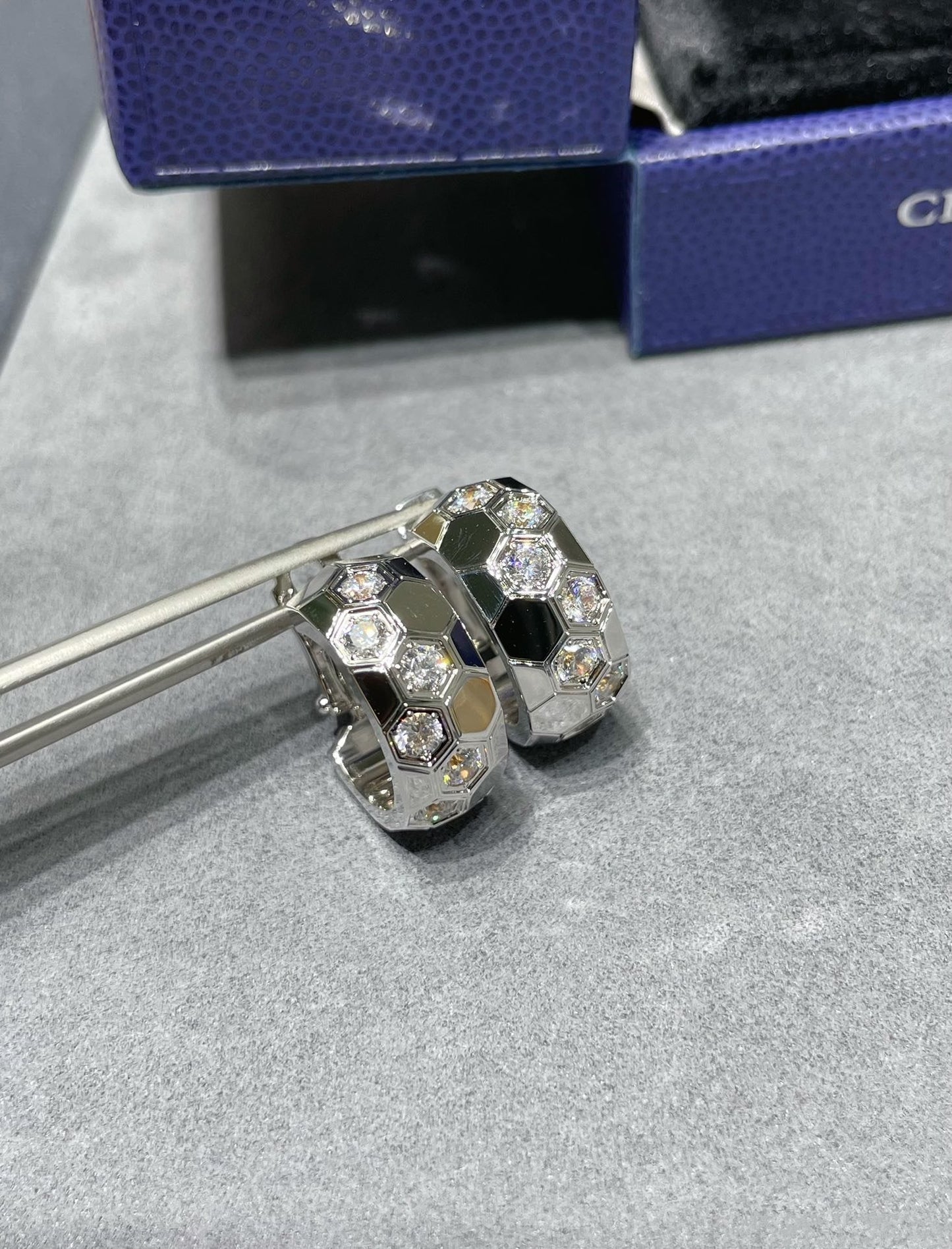 [Star Jewelry]BEE LOVE DIAMOND HOOP EARRINGS