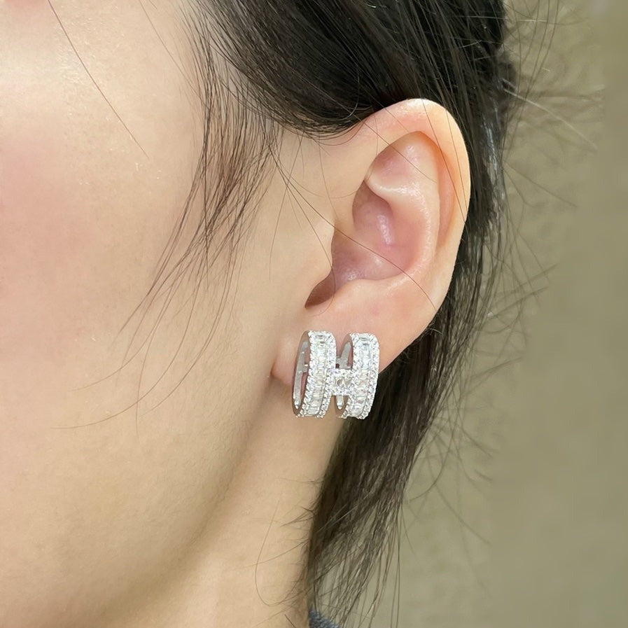 [Star Jewelry]H STUD EARRINGS WITH SILVER DIAMONDS